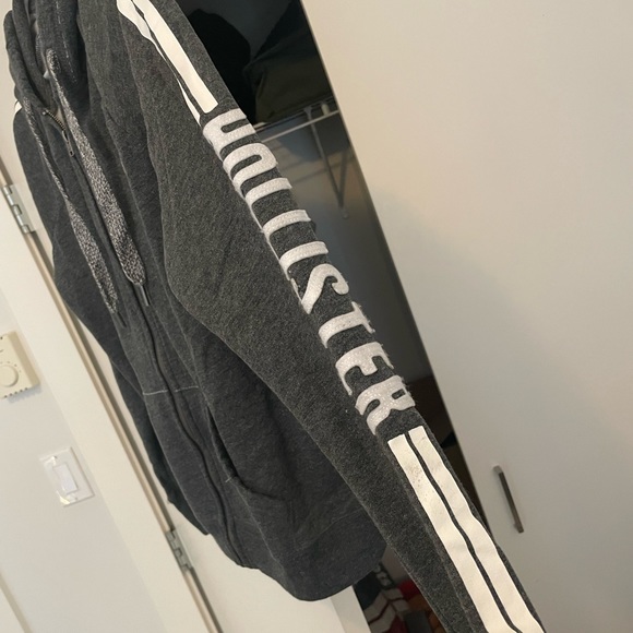 HOLLISTER | Grey zip up sweater - Picture 3 of 4